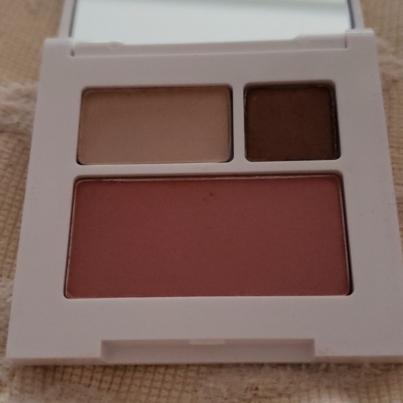 Clinique Combo Lipstick & eye shadow/ blush combo - Picture 2 of 5